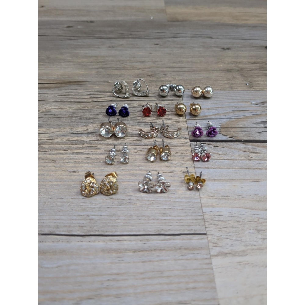 Lot of 15 Stud Earrings-‎ Flowers Hearts Gemstones